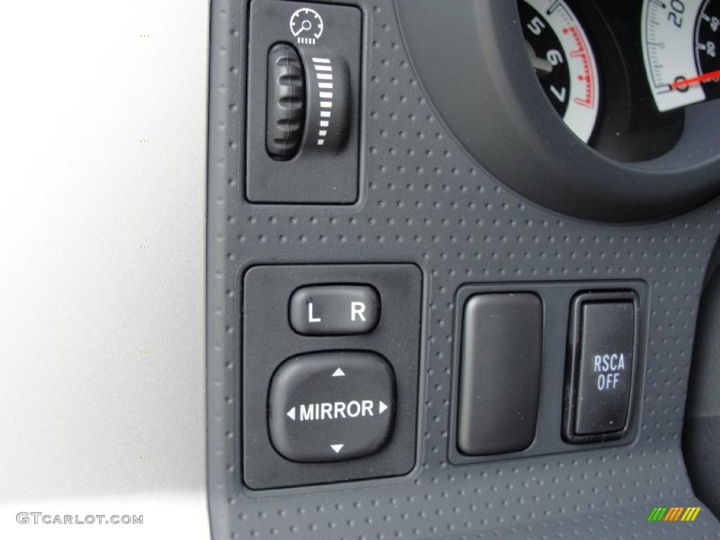 2011 Toyota FJ Cruiser 4WD Controls Photo #43243709