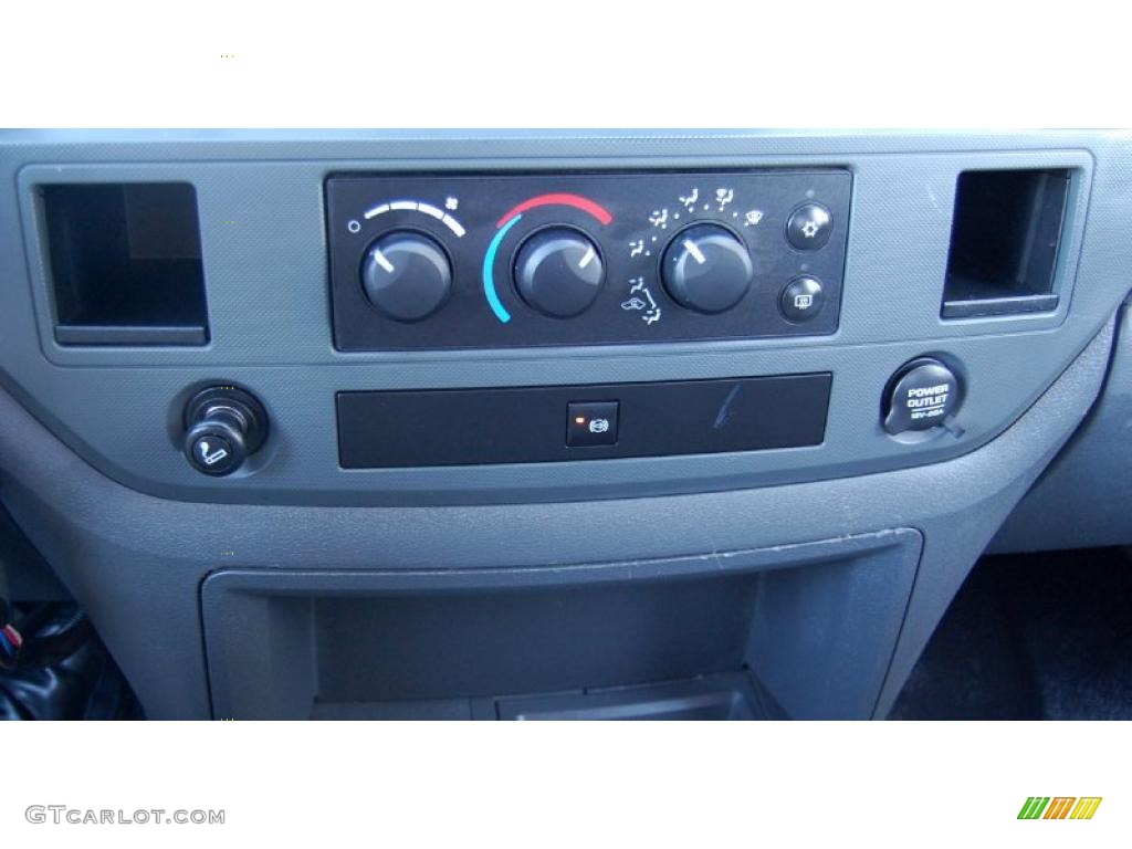 2009 Dodge Ram 4500 SLT Crew Cab 4x4 Flat Bed Stake Truck Controls Photos