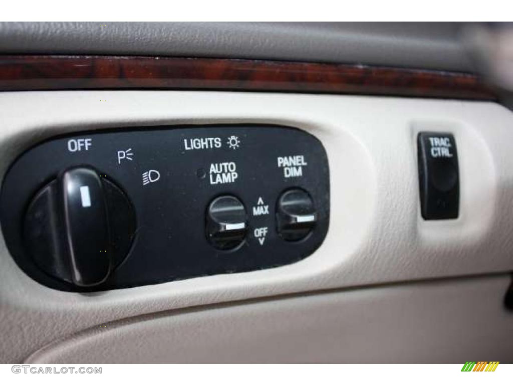 1997 Lincoln Continental Standard Continental Model Controls Photo #43257658