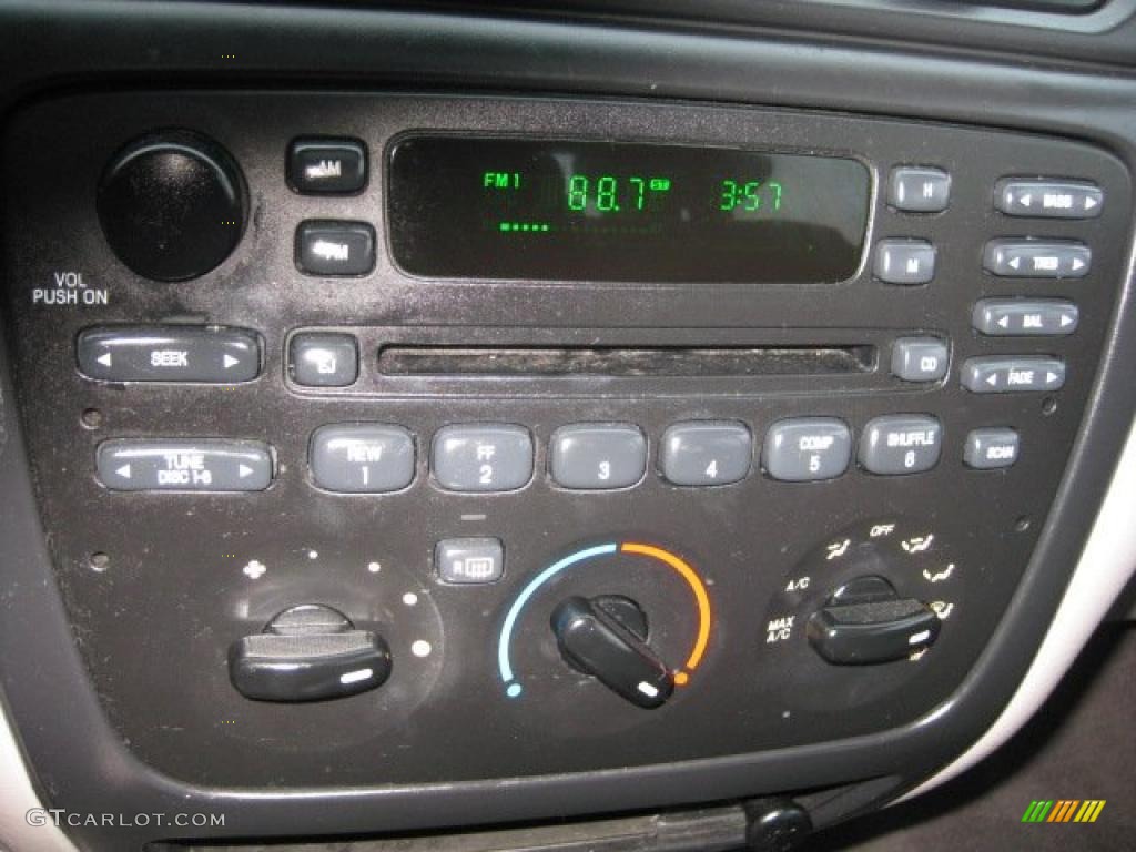 2002 Ford Taurus SES Controls Photo #43258634
