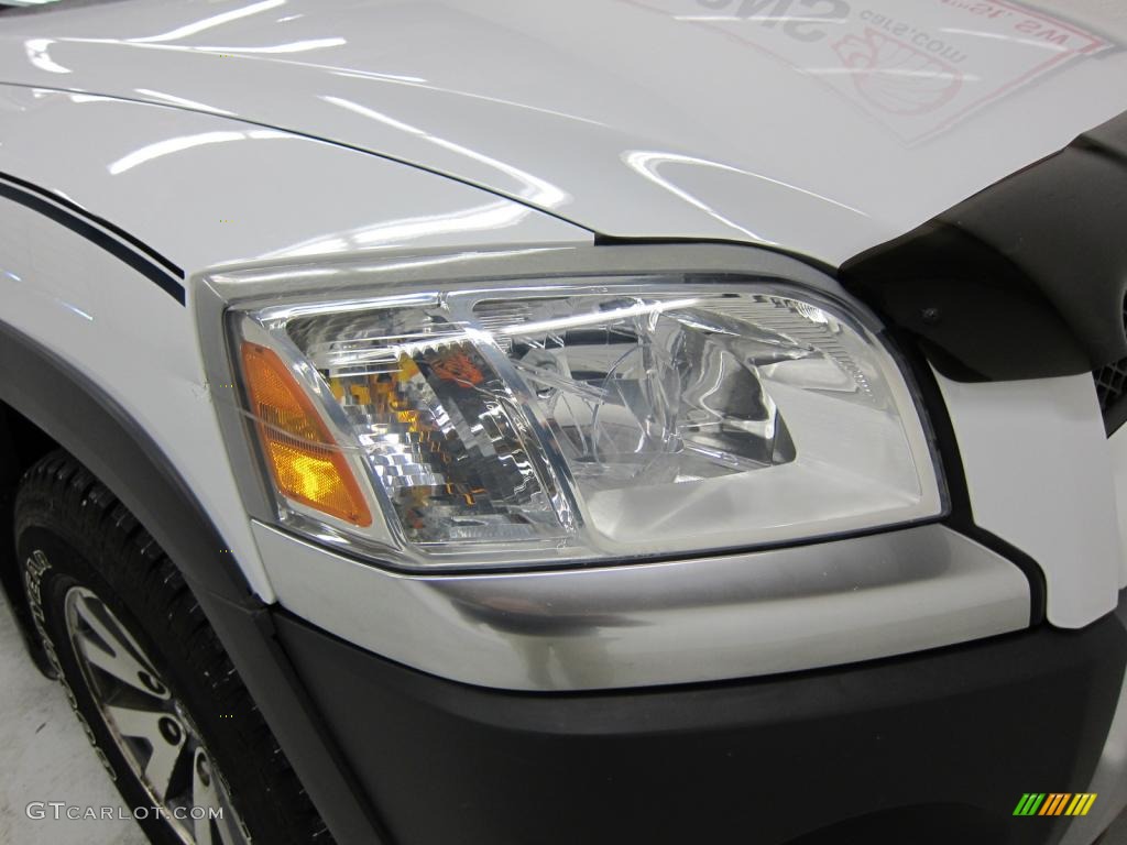 2006 Raider DuroCross Extended Cab 4x4 - Arctic White / Slate Gray photo #5