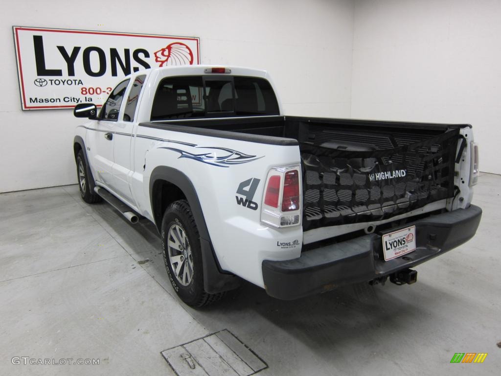 2006 Raider DuroCross Extended Cab 4x4 - Arctic White / Slate Gray photo #9