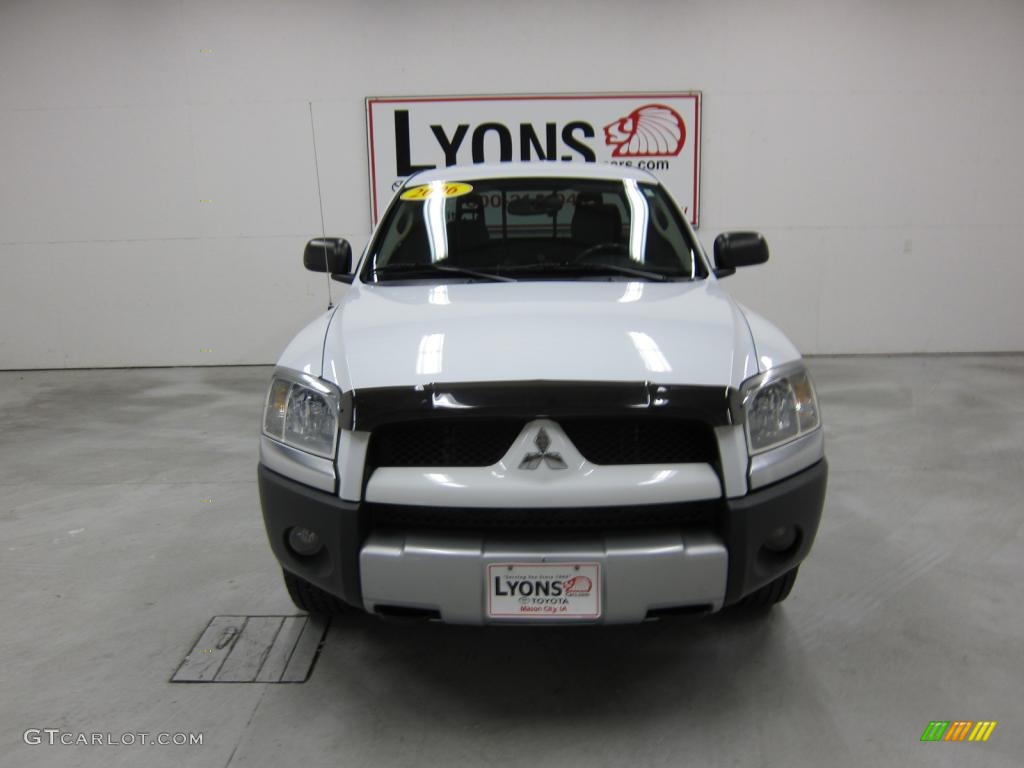 2006 Raider DuroCross Extended Cab 4x4 - Arctic White / Slate Gray photo #17