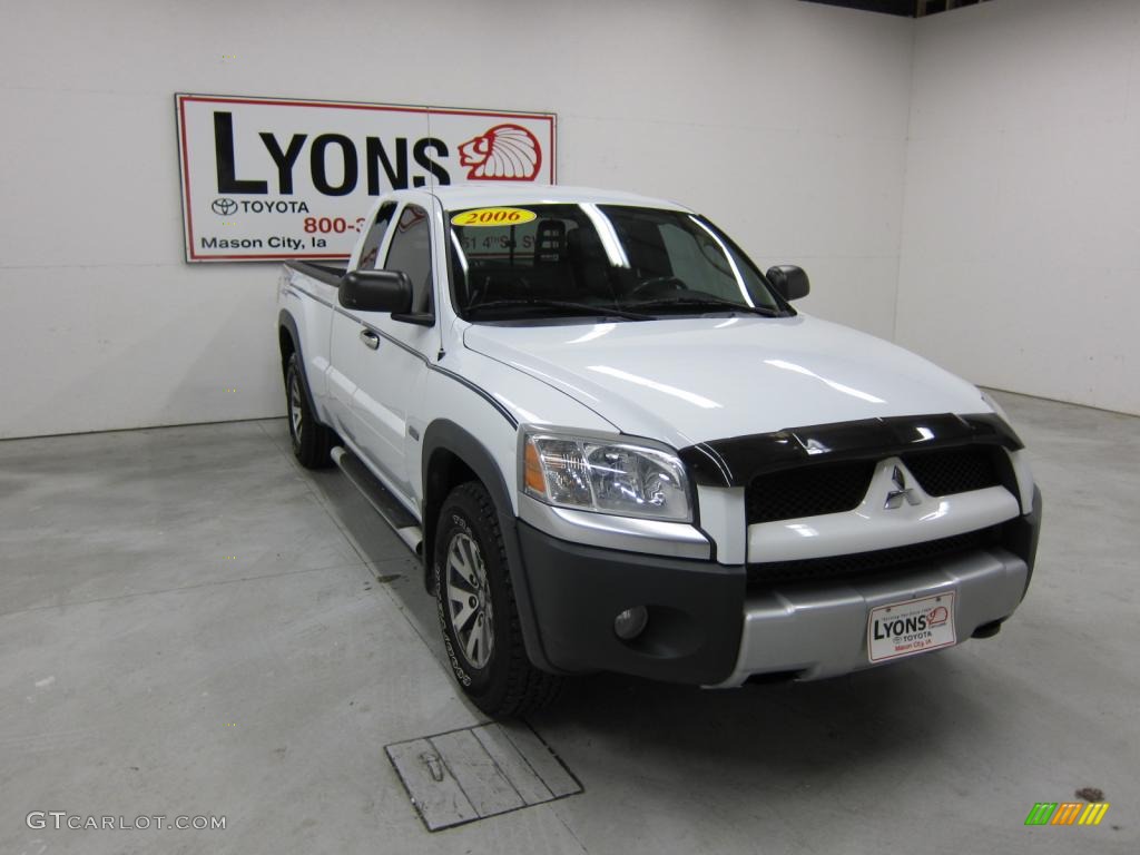 2006 Raider DuroCross Extended Cab 4x4 - Arctic White / Slate Gray photo #18