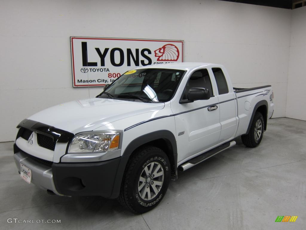 2006 Raider DuroCross Extended Cab 4x4 - Arctic White / Slate Gray photo #19