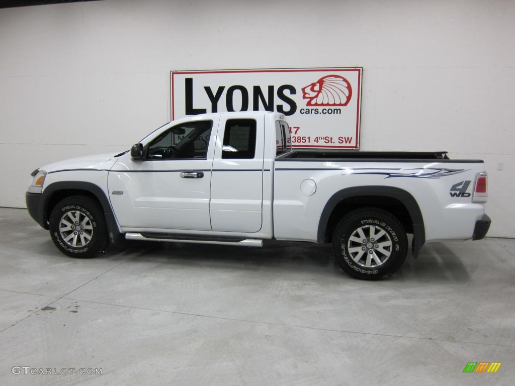 2006 Raider DuroCross Extended Cab 4x4 - Arctic White / Slate Gray photo #21
