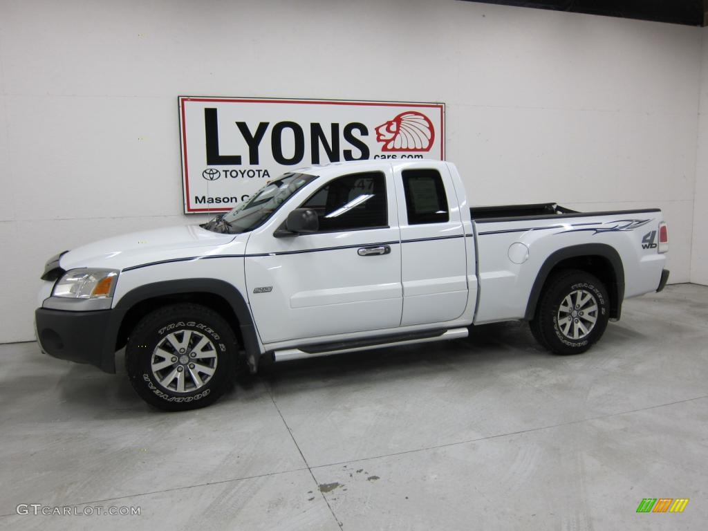2006 Raider DuroCross Extended Cab 4x4 - Arctic White / Slate Gray photo #22