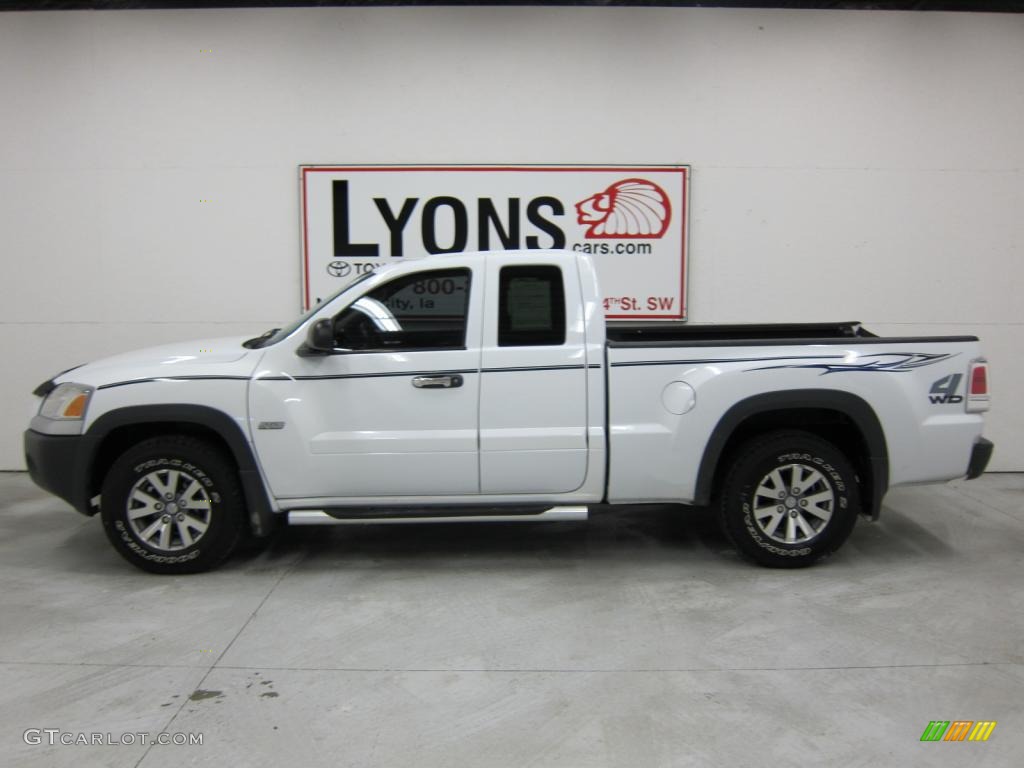 2006 Raider DuroCross Extended Cab 4x4 - Arctic White / Slate Gray photo #24