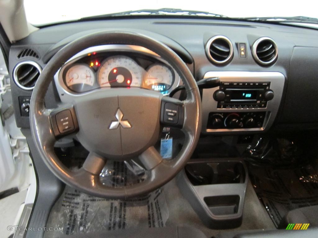 2006 Mitsubishi Raider DuroCross Extended Cab 4x4 Dashboard Photos