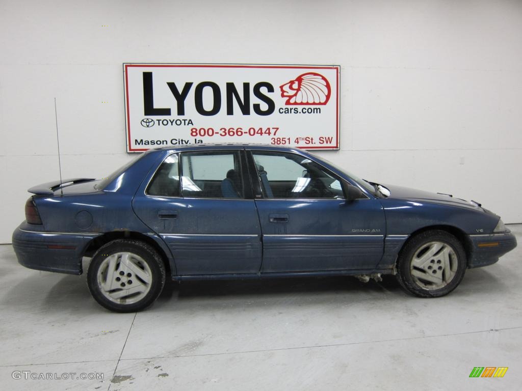 1994 Grand Am SE Sedan - Medium Blue Metallic / Dark Gray photo #6