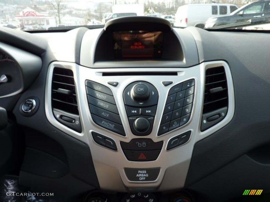 2011 Ford Fiesta SEL Sedan Controls Photo #43261246
