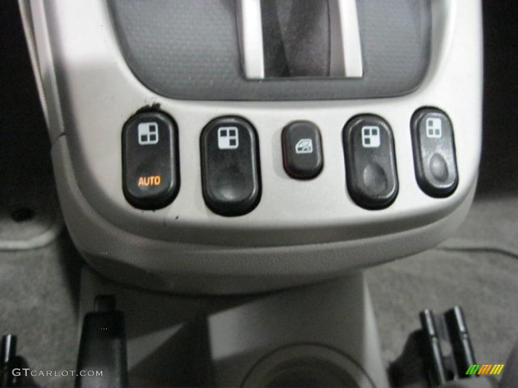 2005 Equinox LS AWD - Dark Silver Metallic / Light Gray photo #28