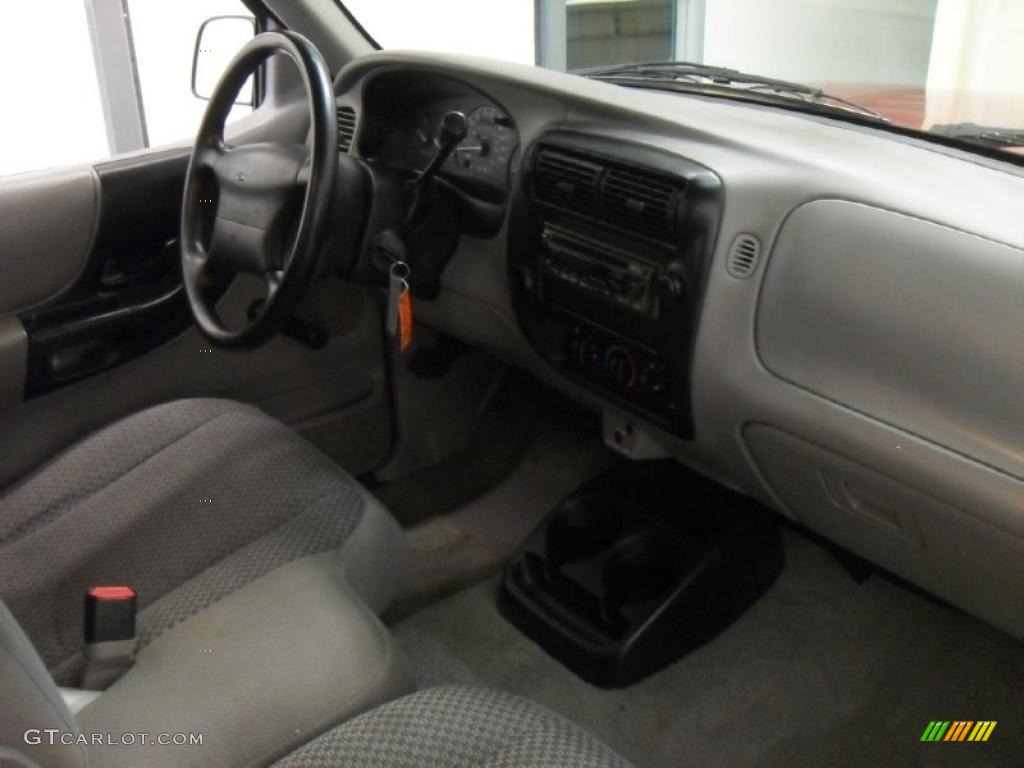 1998 Ranger XLT Regular Cab - Toreador Red Metallic / Medium Graphite photo #25