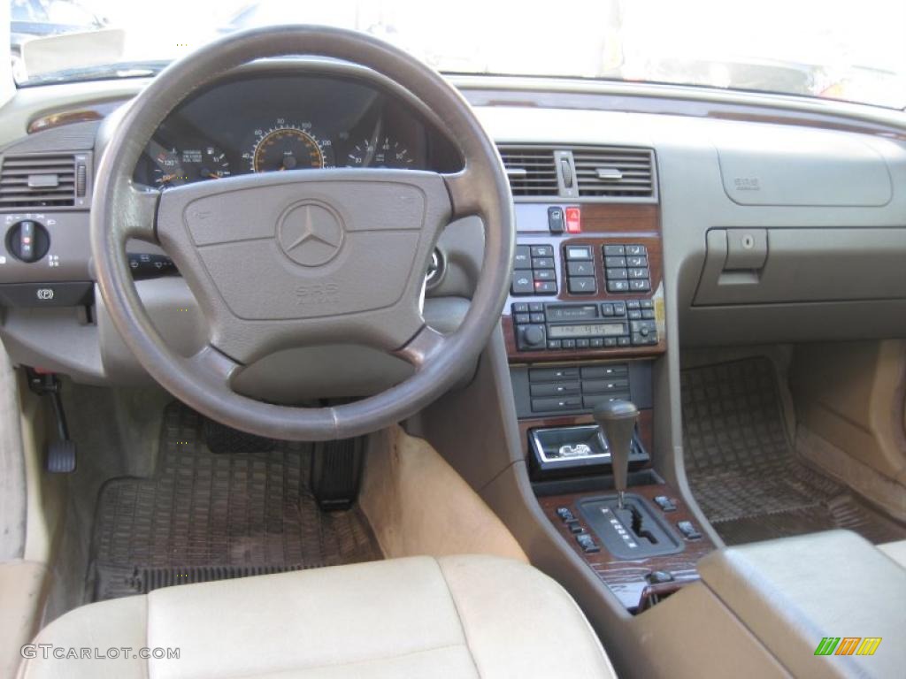 1994 Mercedes-Benz C 280 Sedan Parchment Dashboard Photo #43266623