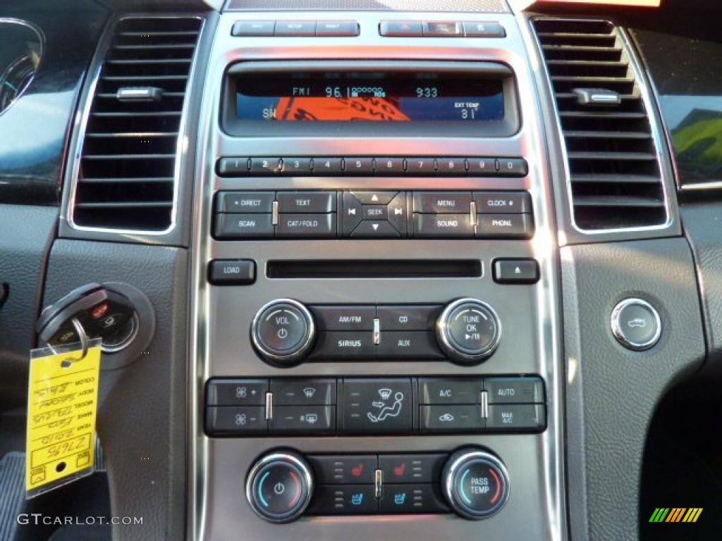 2010 Ford Taurus Limited AWD Controls Photo #43267270