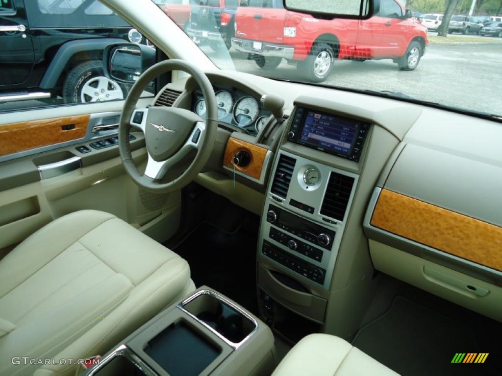 2010 Chrysler Town & Country Limited Medium Pebble Beige/Cream Dashboard Photo #43287300