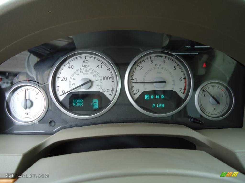 2010 Chrysler Town & Country Limited Gauges Photo #43287540