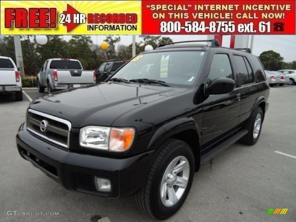 2003 Pathfinder LE 4x4 - Super Black / Charcoal photo #1