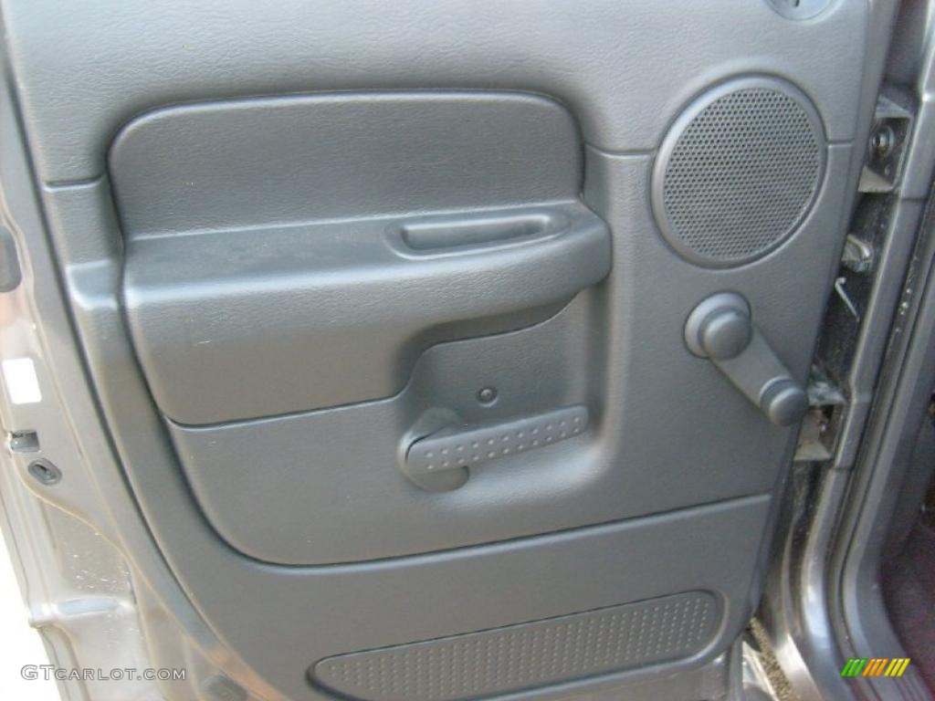 2004 Ram 1500 ST Quad Cab 4x4 - Graphite Metallic / Dark Slate Gray photo #16