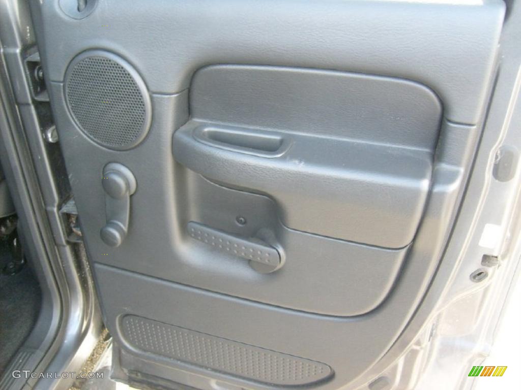 2004 Ram 1500 ST Quad Cab 4x4 - Graphite Metallic / Dark Slate Gray photo #19