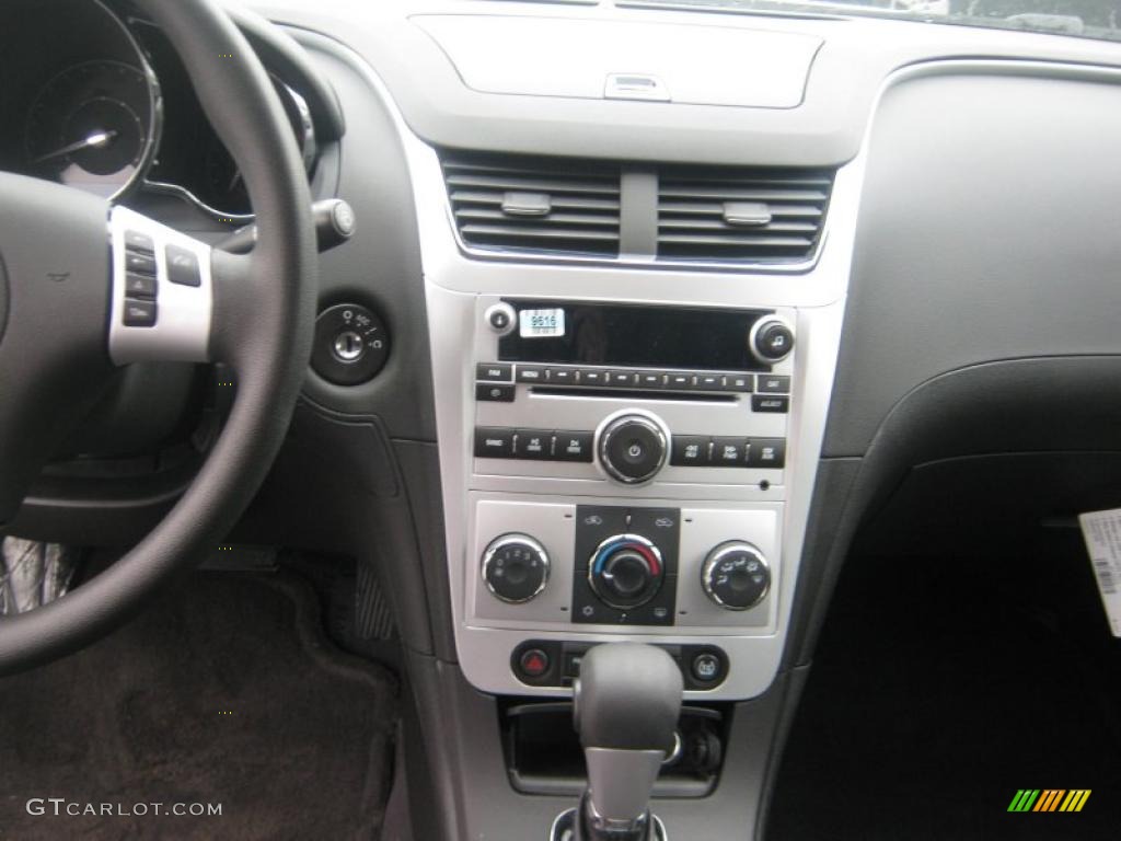 2011 Malibu LT - Summit White / Ebony photo #9