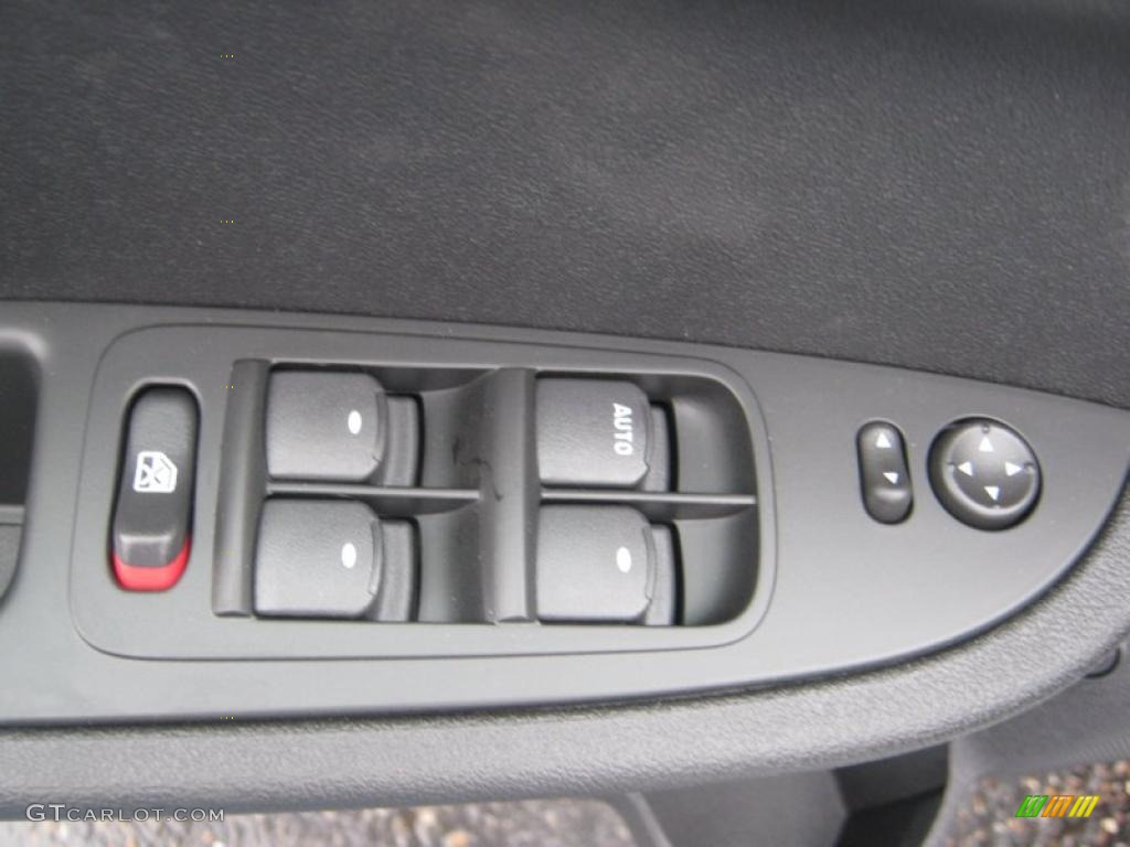 2011 Malibu LT - Summit White / Ebony photo #17