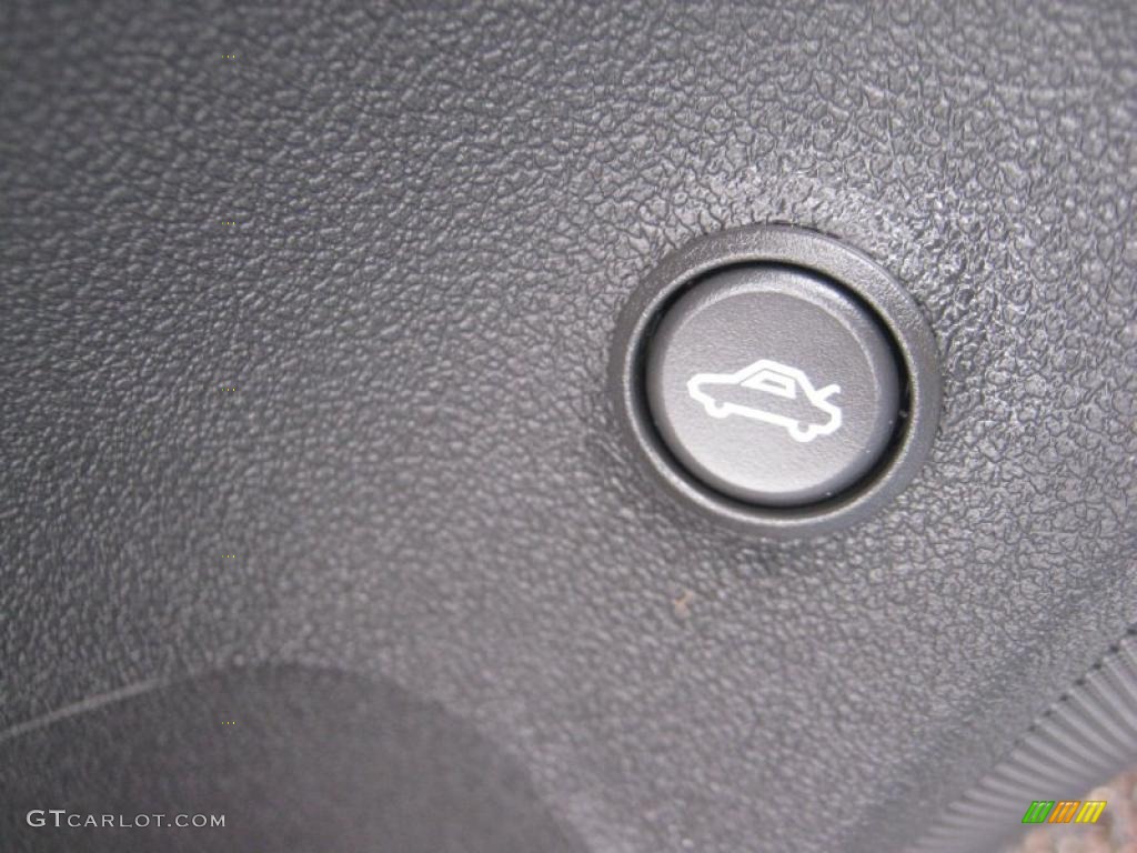 2011 Malibu LT - Summit White / Ebony photo #18