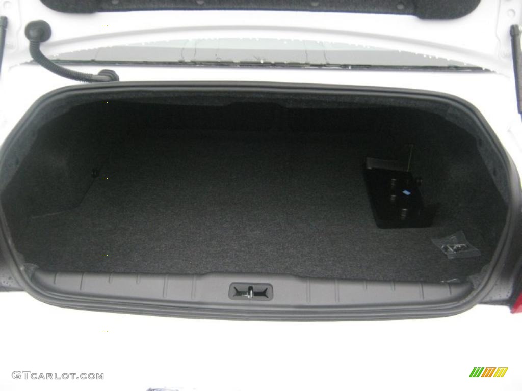 2011 Malibu LT - Summit White / Ebony photo #21