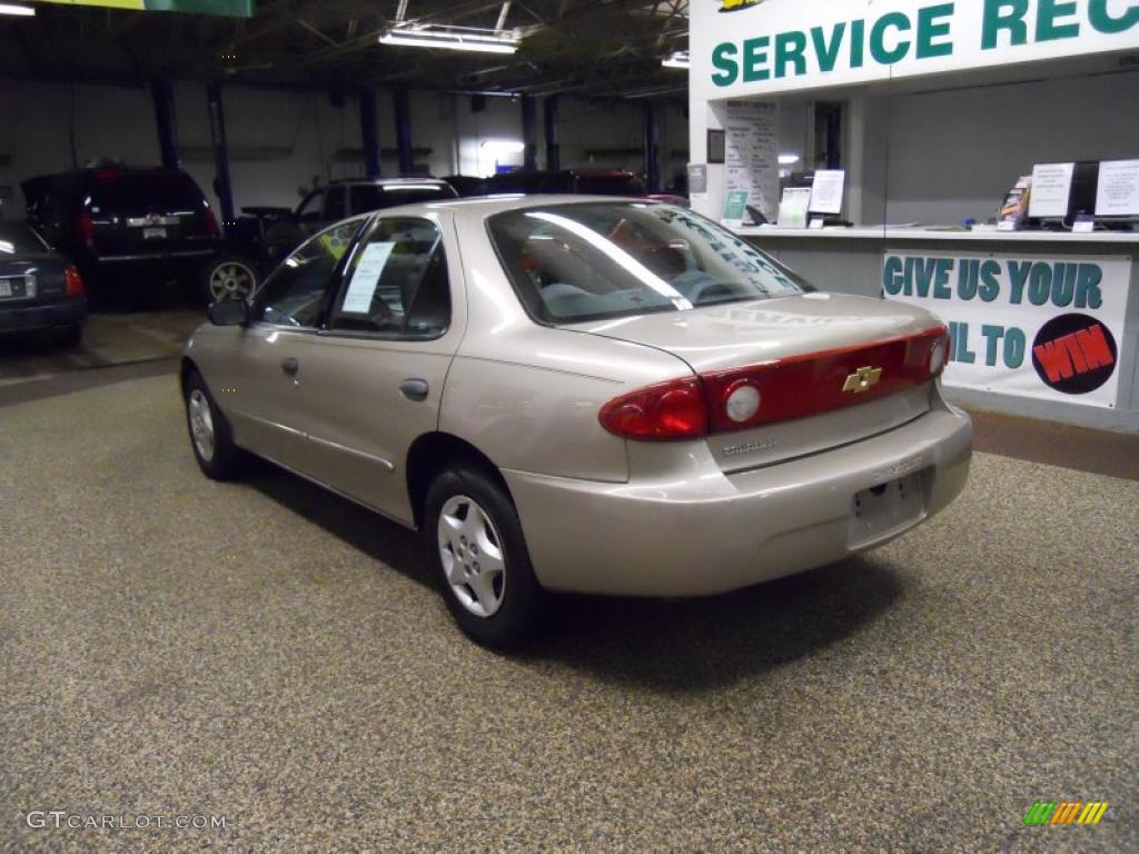 2004 Cavalier Sedan - Sandrift Metallic / Graphite photo #2