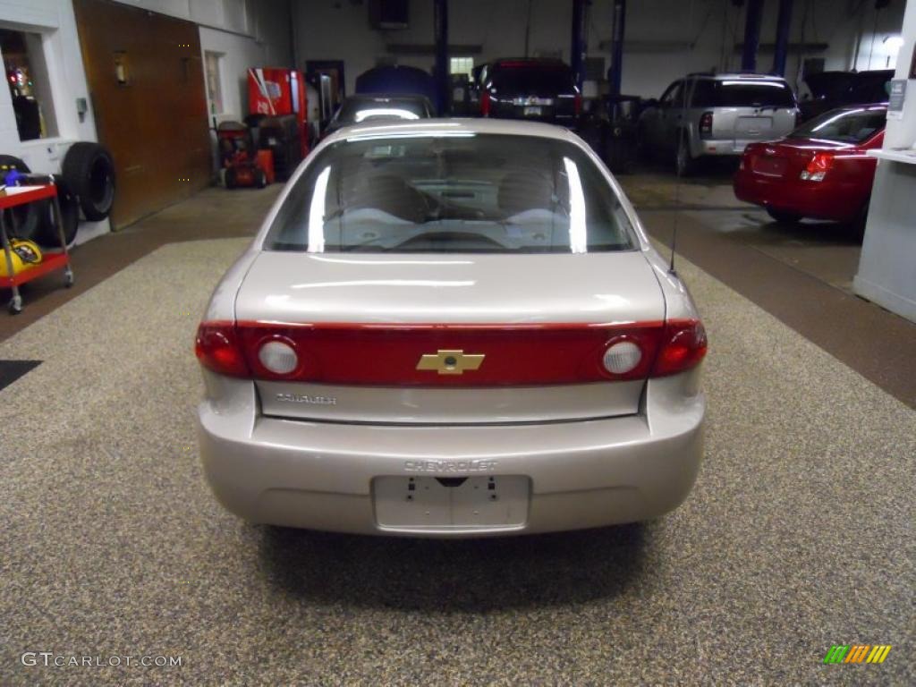 2004 Cavalier Sedan - Sandrift Metallic / Graphite photo #4
