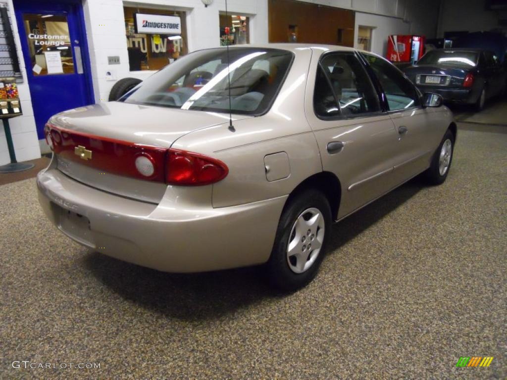 2004 Cavalier Sedan - Sandrift Metallic / Graphite photo #5