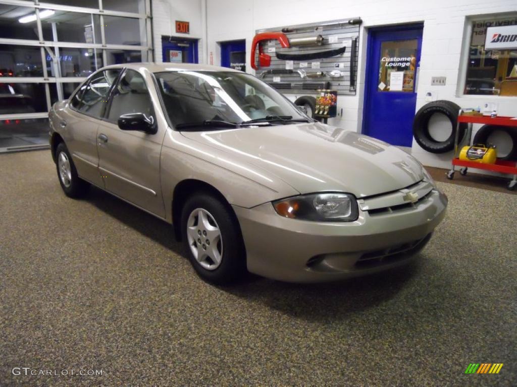 2004 Cavalier Sedan - Sandrift Metallic / Graphite photo #7