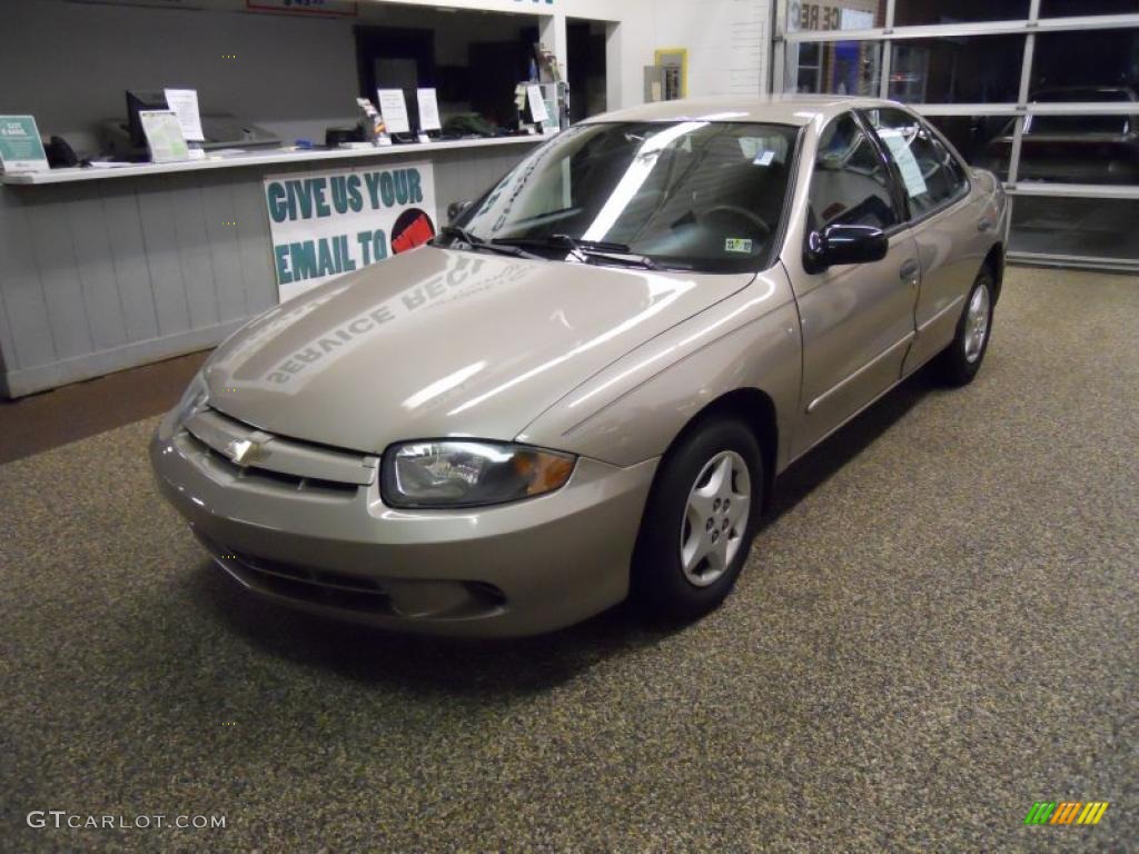 2004 Cavalier Sedan - Sandrift Metallic / Graphite photo #9