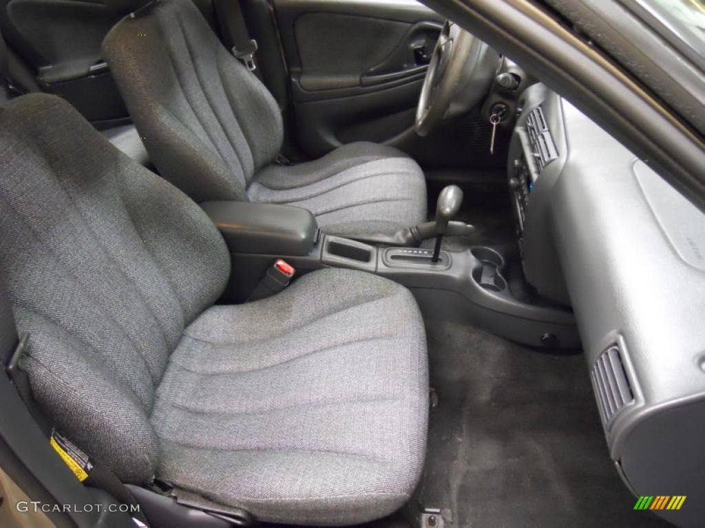 2004 Cavalier Sedan - Sandrift Metallic / Graphite photo #21