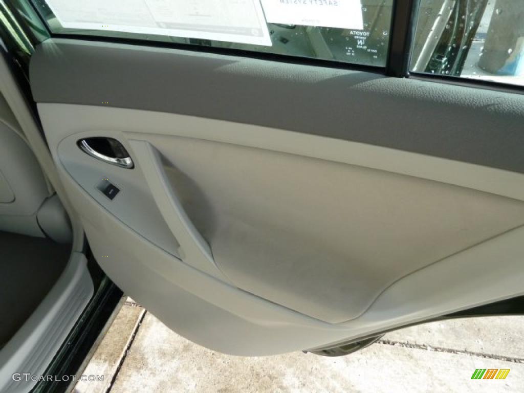 2011 Camry LE - Spruce Green Mica / Ash photo #12