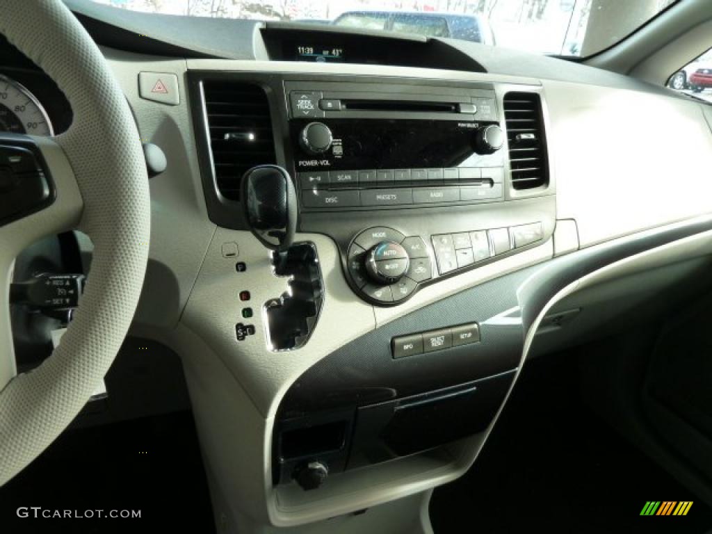 2011 Sienna SE - Silver Sky Metallic / Dark Charcoal photo #18