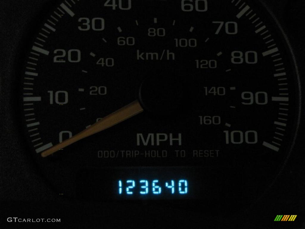 2003 S10 Extended Cab - Victory Red / Graphite photo #15