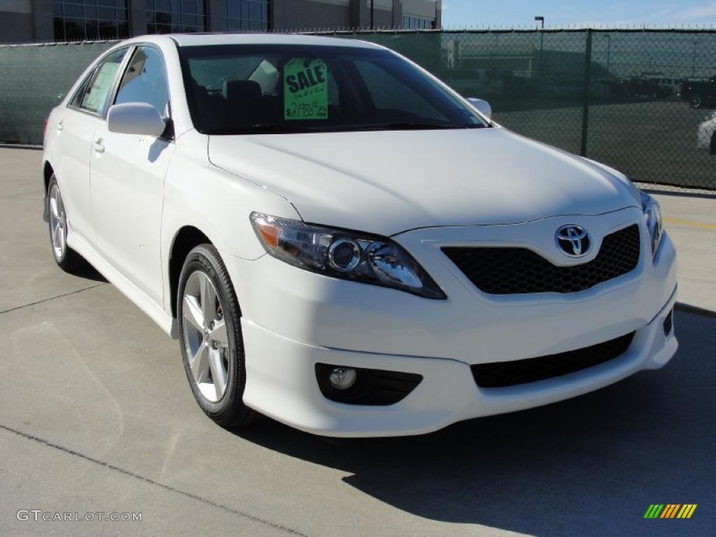 2011 Camry SE - Super White / Dark Charcoal photo #1