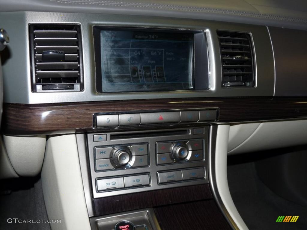 2009 Jaguar XF Supercharged Controls Photo #43320299