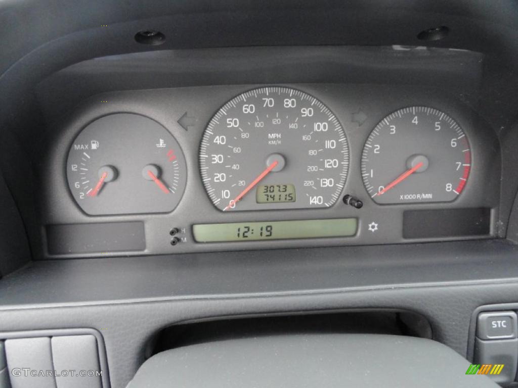2002 Volvo C70 HT Coupe Gauges Photo #43324006
