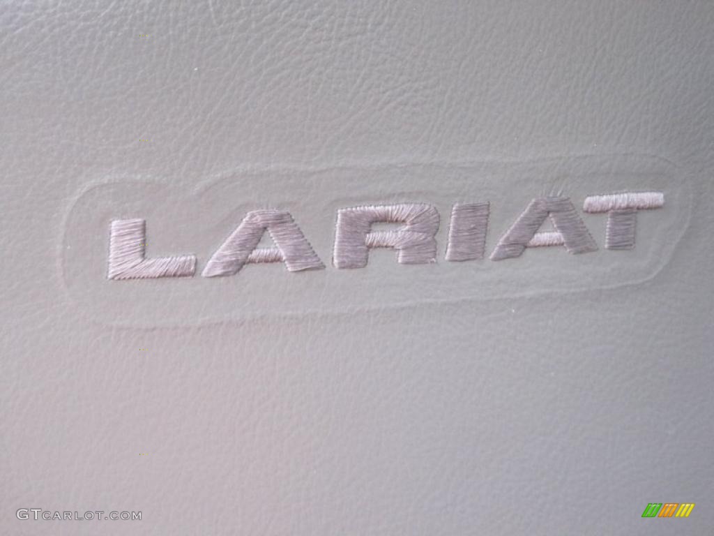 2004 F250 Super Duty Lariat Crew Cab 4x4 Chassis - Oxford White / Medium Flint photo #31