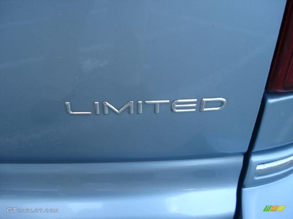 2005 Chrysler Town & Country Limited Marks and Logos Photo #43329655