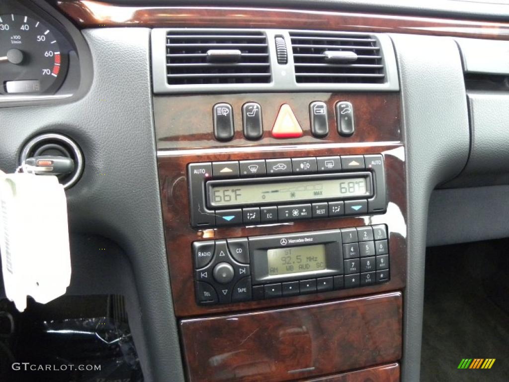 2001 Mercedes-Benz E 430 Sedan Controls Photo #43331563