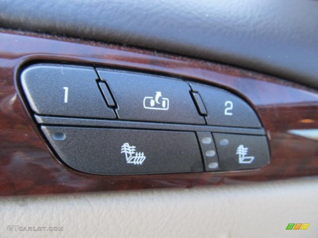 2008 Buick Lucerne CXL Controls Photo #43334615