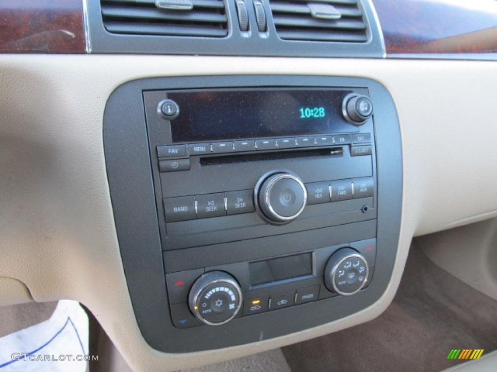 2008 Buick Lucerne CXL Controls Photo #43334631