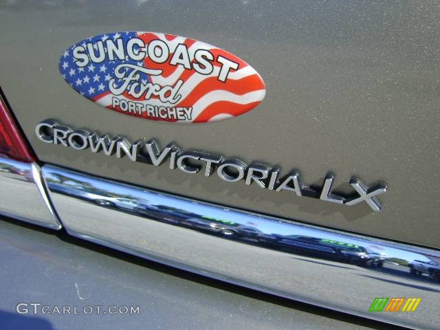 2004 Crown Victoria LX - Arizona Beige Metallic / Medium Parchment photo #10