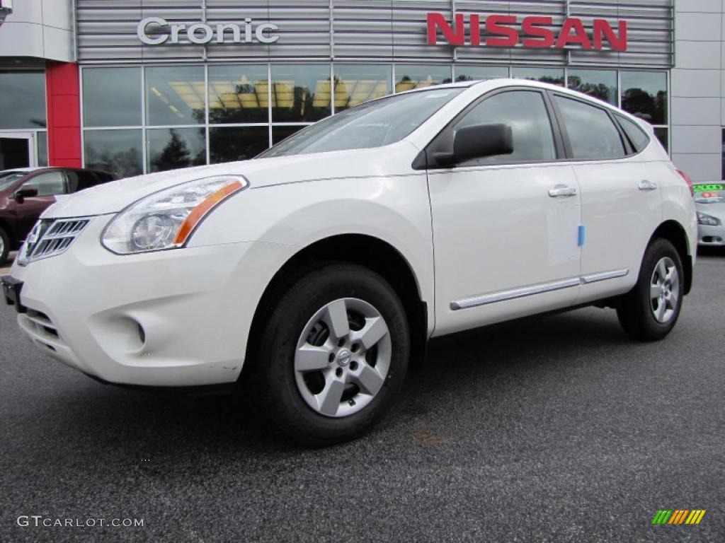 Pearl White Nissan Rogue