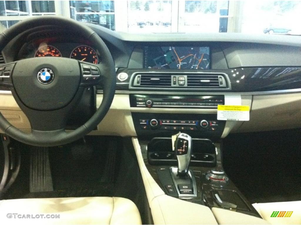 2011 BMW 5 Series 535i xDrive Sedan Oyster/Black Dashboard Photo #43341791