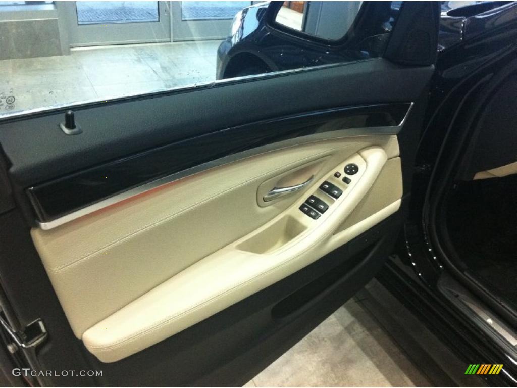 2011 BMW 5 Series 535i xDrive Sedan Oyster/Black Door Panel Photo #43341819