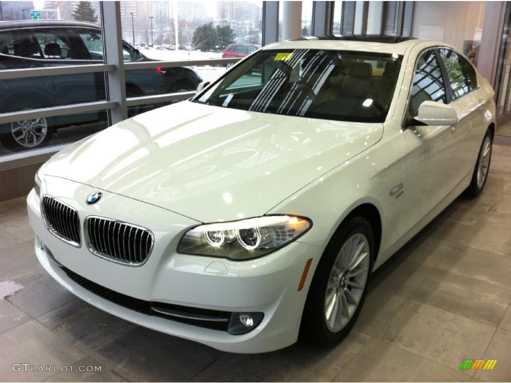 2011 5 Series 535i xDrive Sedan - Alpine White / Venetian Beige photo #1